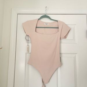 NWT Aritzia Babaton Contour Square Neck Bodysuit